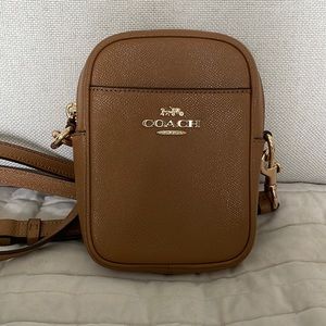 COACH CARAMEL COLORED CROSSBOSY